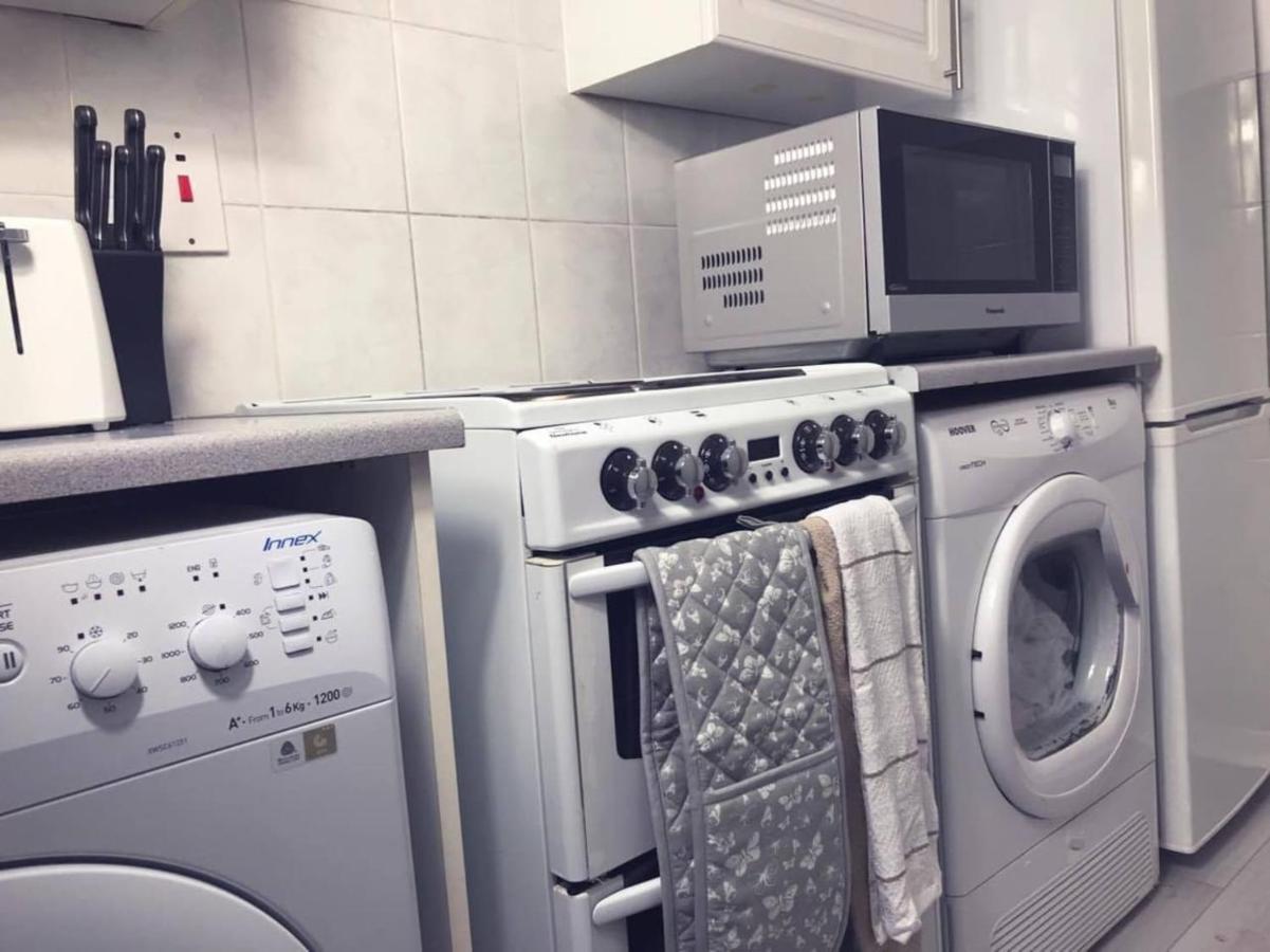 Captivating 2-Bed Apartment In Kirkcaldy Eksteriør billede
