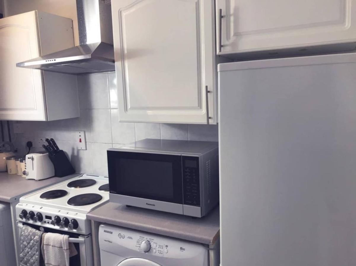 Captivating 2-Bed Apartment In Kirkcaldy Eksteriør billede