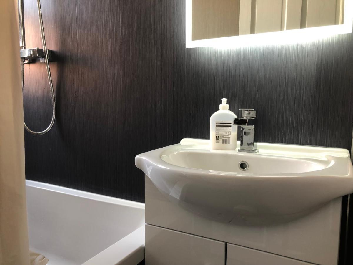 Captivating 2-Bed Apartment In Kirkcaldy Eksteriør billede