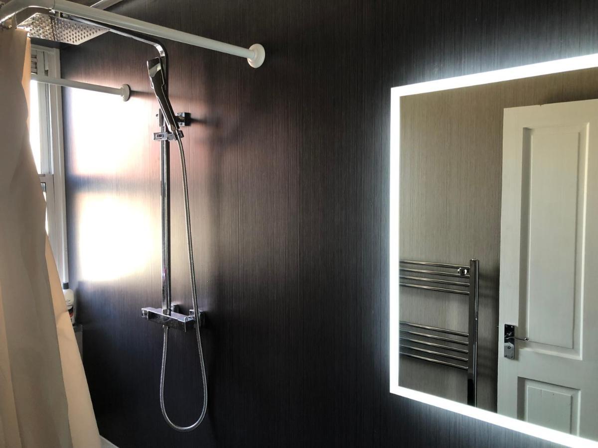 Captivating 2-Bed Apartment In Kirkcaldy Eksteriør billede