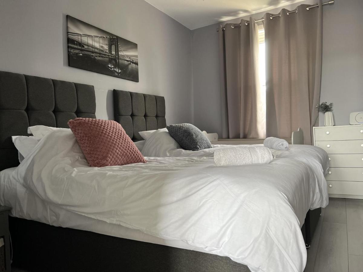 Captivating 2-Bed Apartment In Kirkcaldy Eksteriør billede